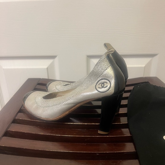 Chanel pumps silver & black size 6US - Picture 8 of 16